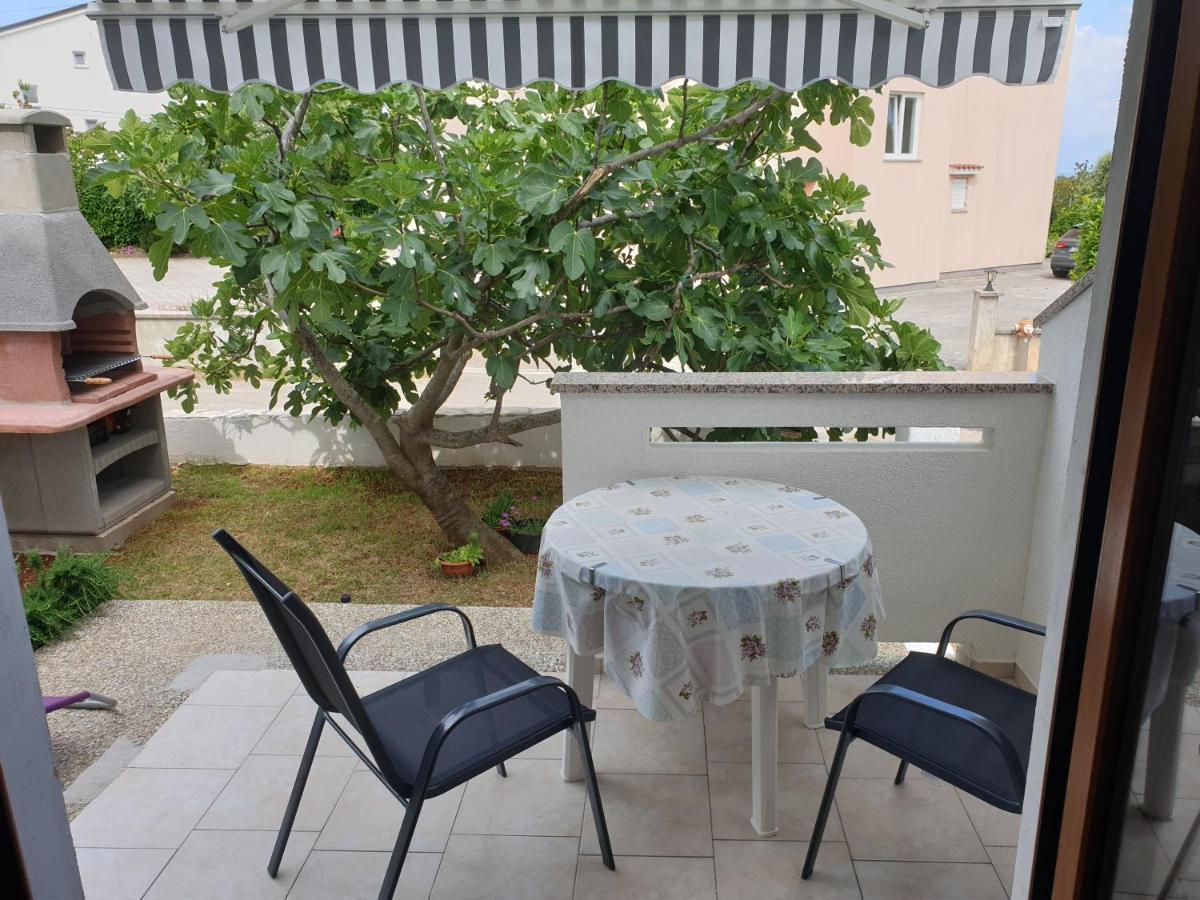 Apartment Luna Малинска Экстерьер фото