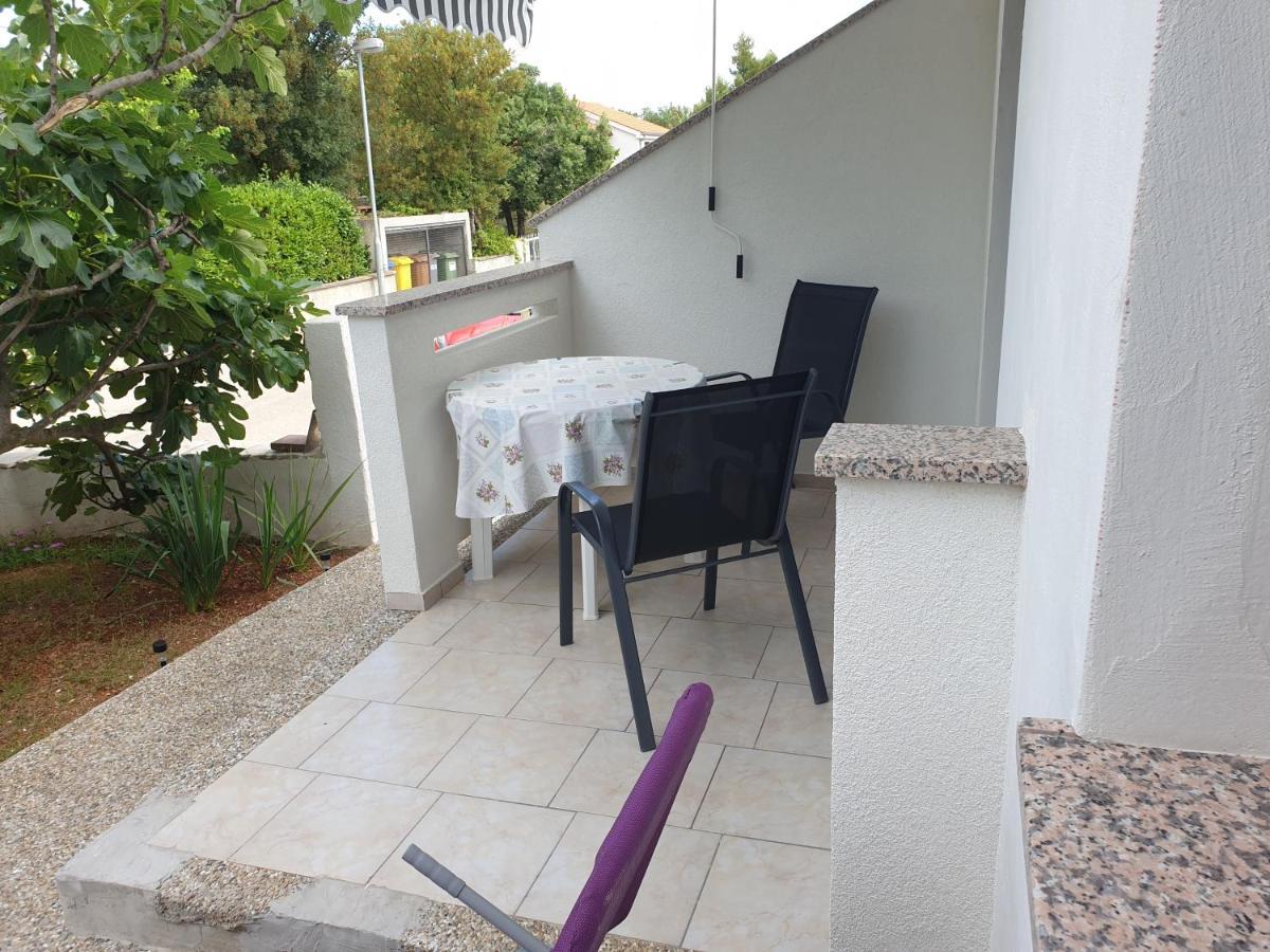 Apartment Luna Малинска Экстерьер фото